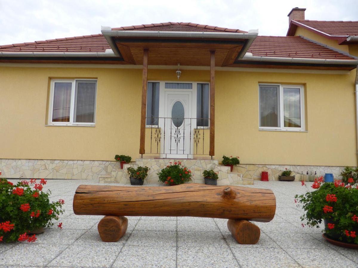 Napfény Apartman és Vendégház Egerszalók Esterno foto